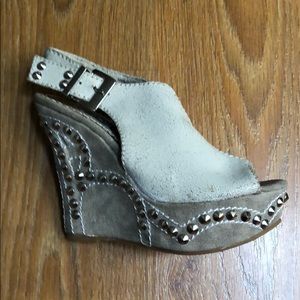 NEW.Aww... Sexy wedges!! Beautiful, comfortable!